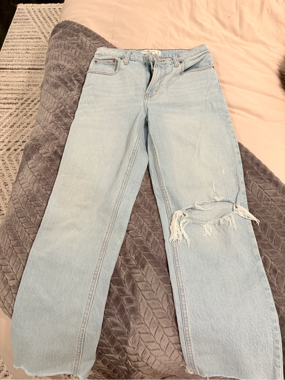 Abercrombie & Fitch Light Wash Straight-Leg Jeans with Knee Rip